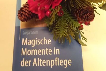 Die erste Rezension zu den „Magischen Momenten“ ist da!